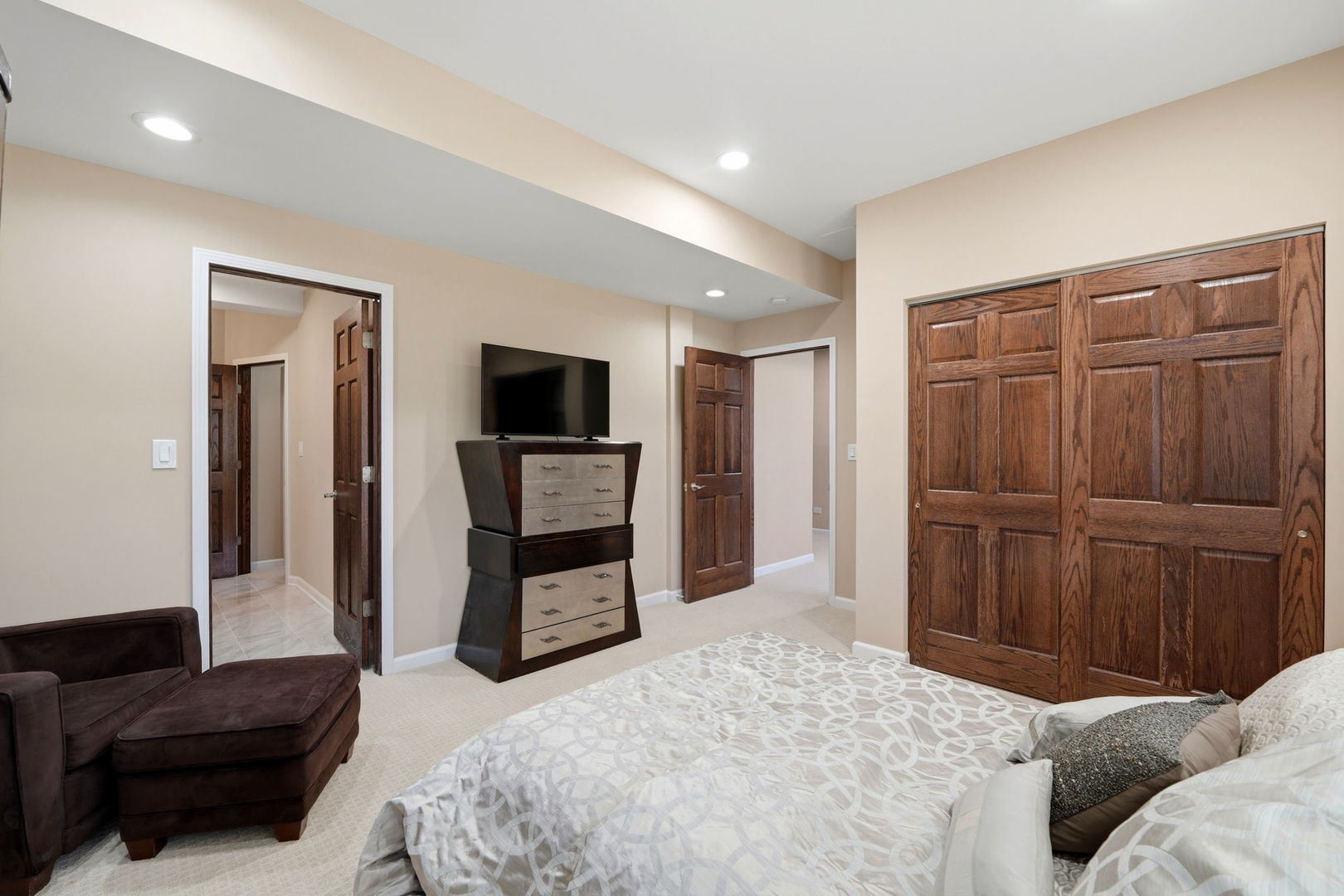 1406 W Rue Paris Place, Inverness, IL 60067