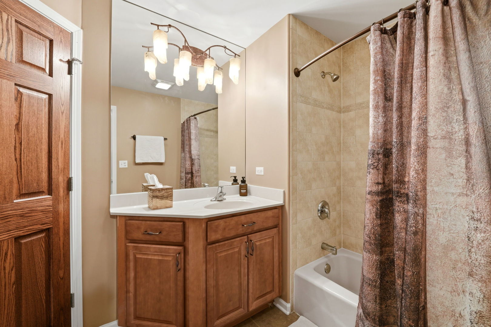 1406 W Rue Paris Place, Inverness, IL 60067