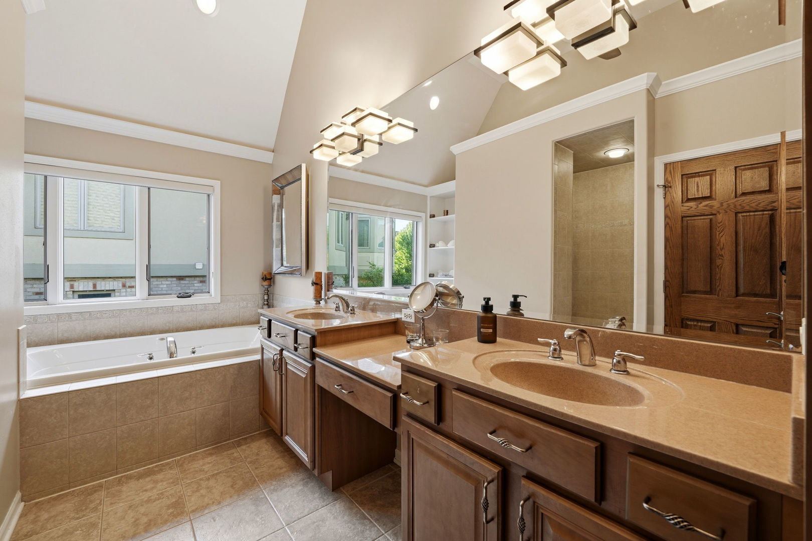 1406 W Rue Paris Place, Inverness, IL 60067