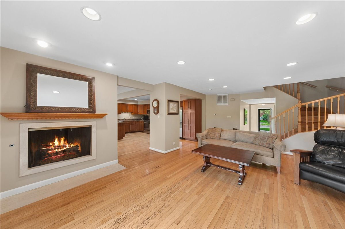 90 BOARDWALK Place, Park Ridge, IL 60068