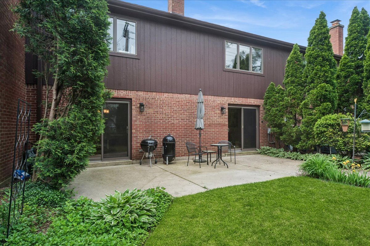 90 BOARDWALK Place, Park Ridge, IL 60068
