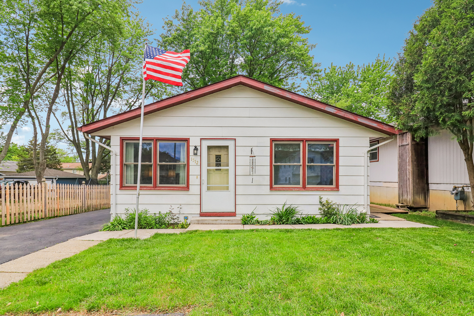 1512 Elm Avenue, Round Lake Beach, IL 60073