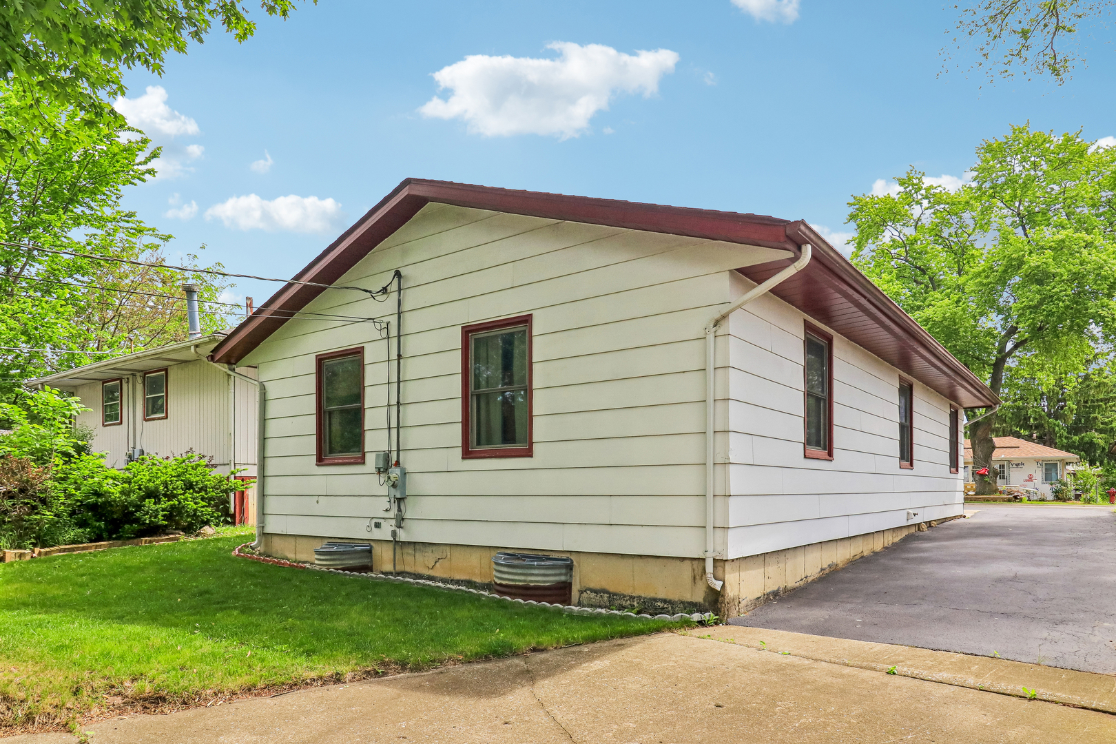 1512 Elm Avenue, Round Lake Beach, IL 60073