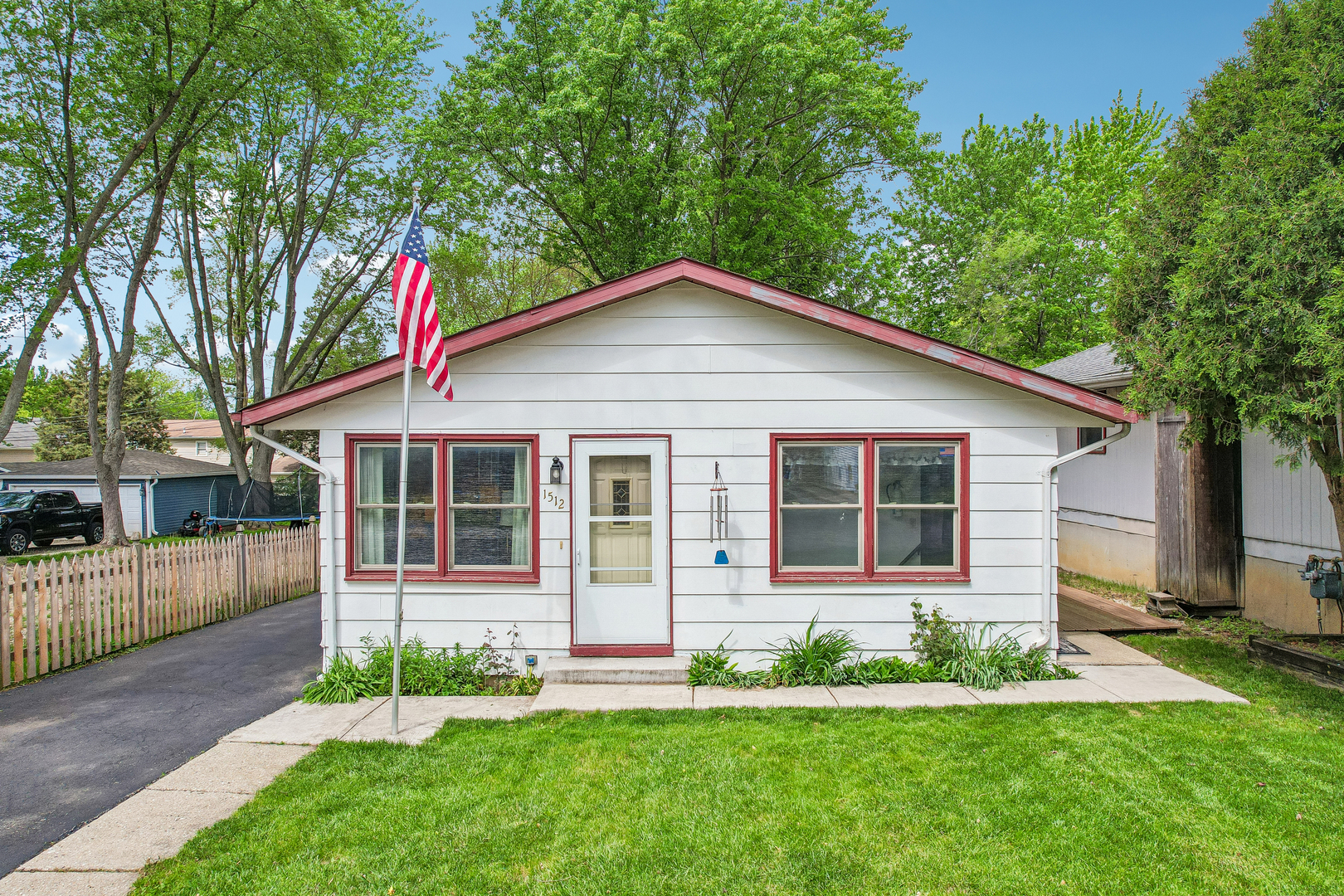 1512 Elm Avenue, Round Lake Beach, IL 60073