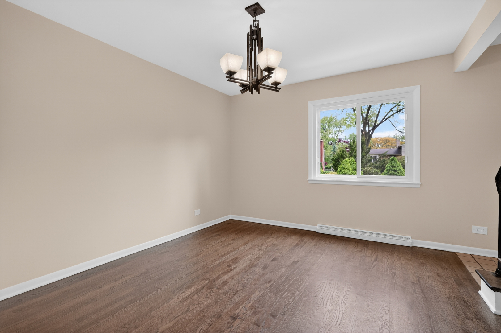 208 Pine Street, Deerfield, IL 60015