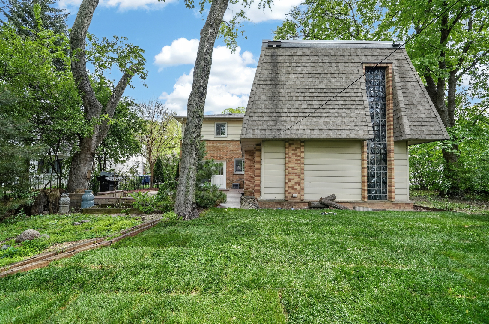 208 Pine Street, Deerfield, IL 60015