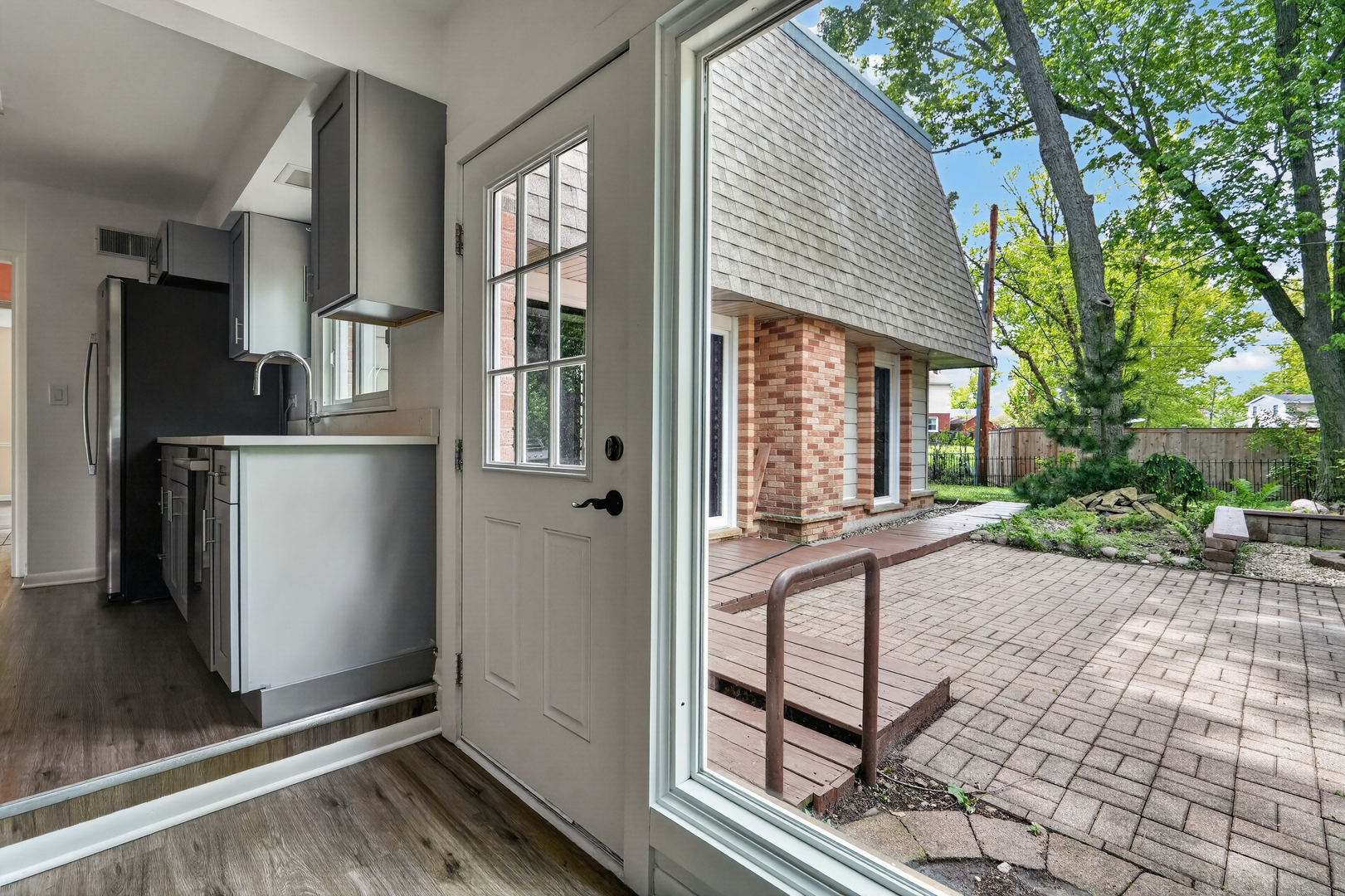 208 Pine Street, Deerfield, IL 60015