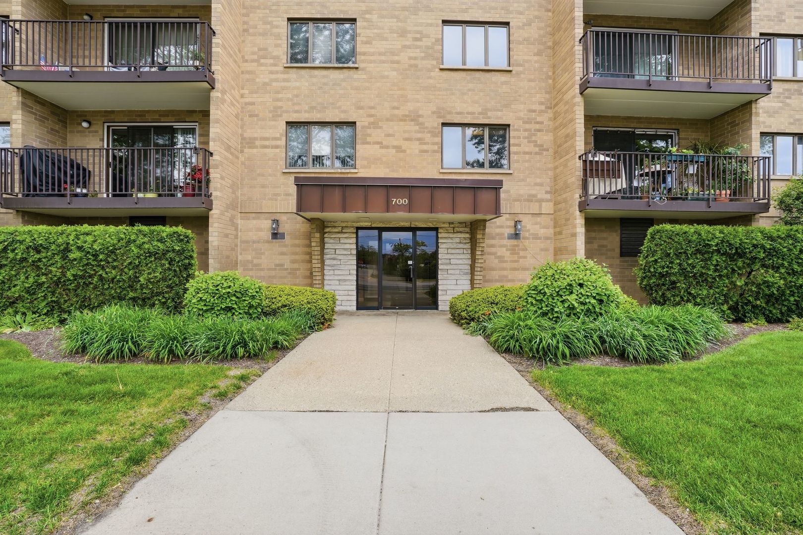 700 Graceland Avenue #207, Des Plaines, IL 60016