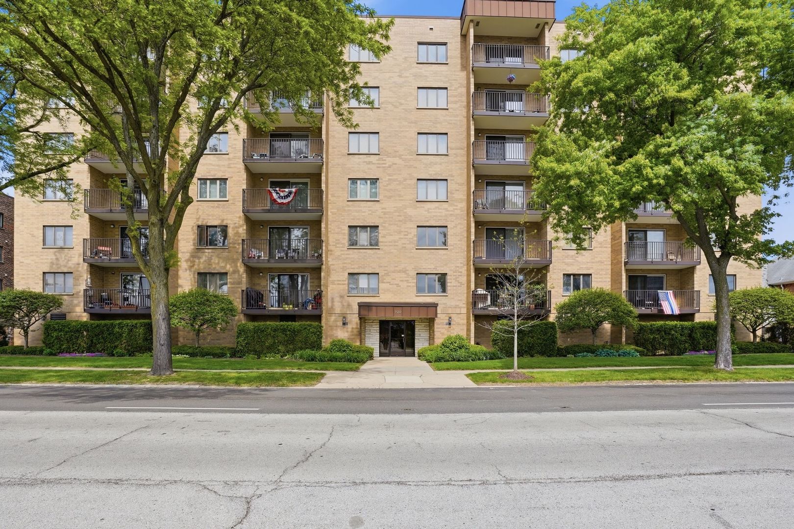 700 Graceland Avenue #207, Des Plaines, IL 60016