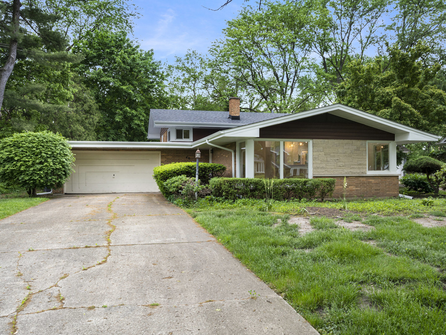48 Oakwood Drive, Naperville, IL 60540