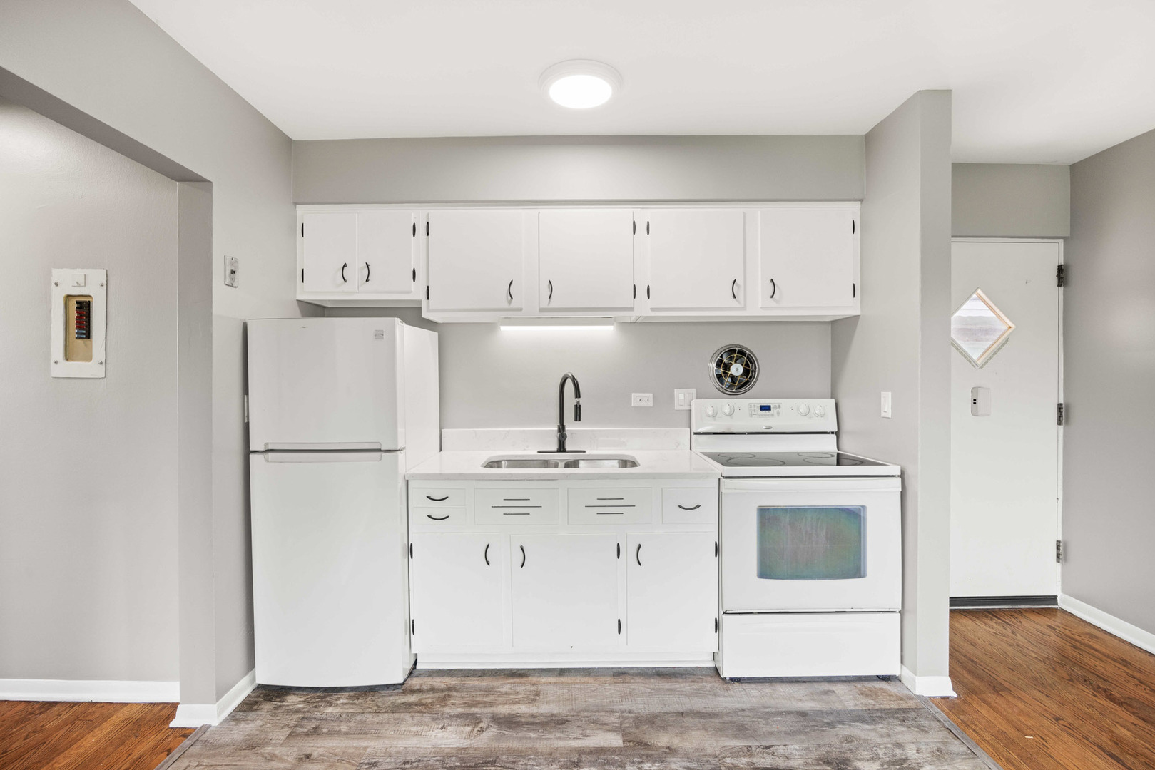 16 N Garfield Street #2H, Lombard, IL 60148