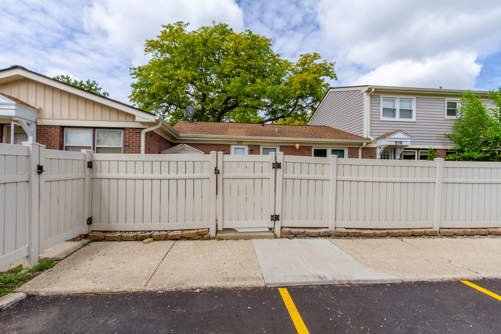 217 Fishing Lane #19, Wood Dale, IL 60191