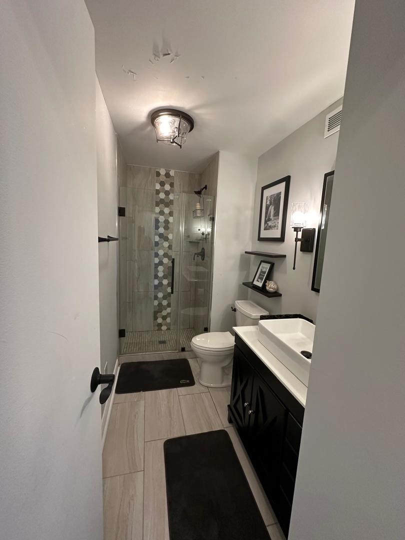 6033 N Sheridan Road #17H, Chicago, IL 60660