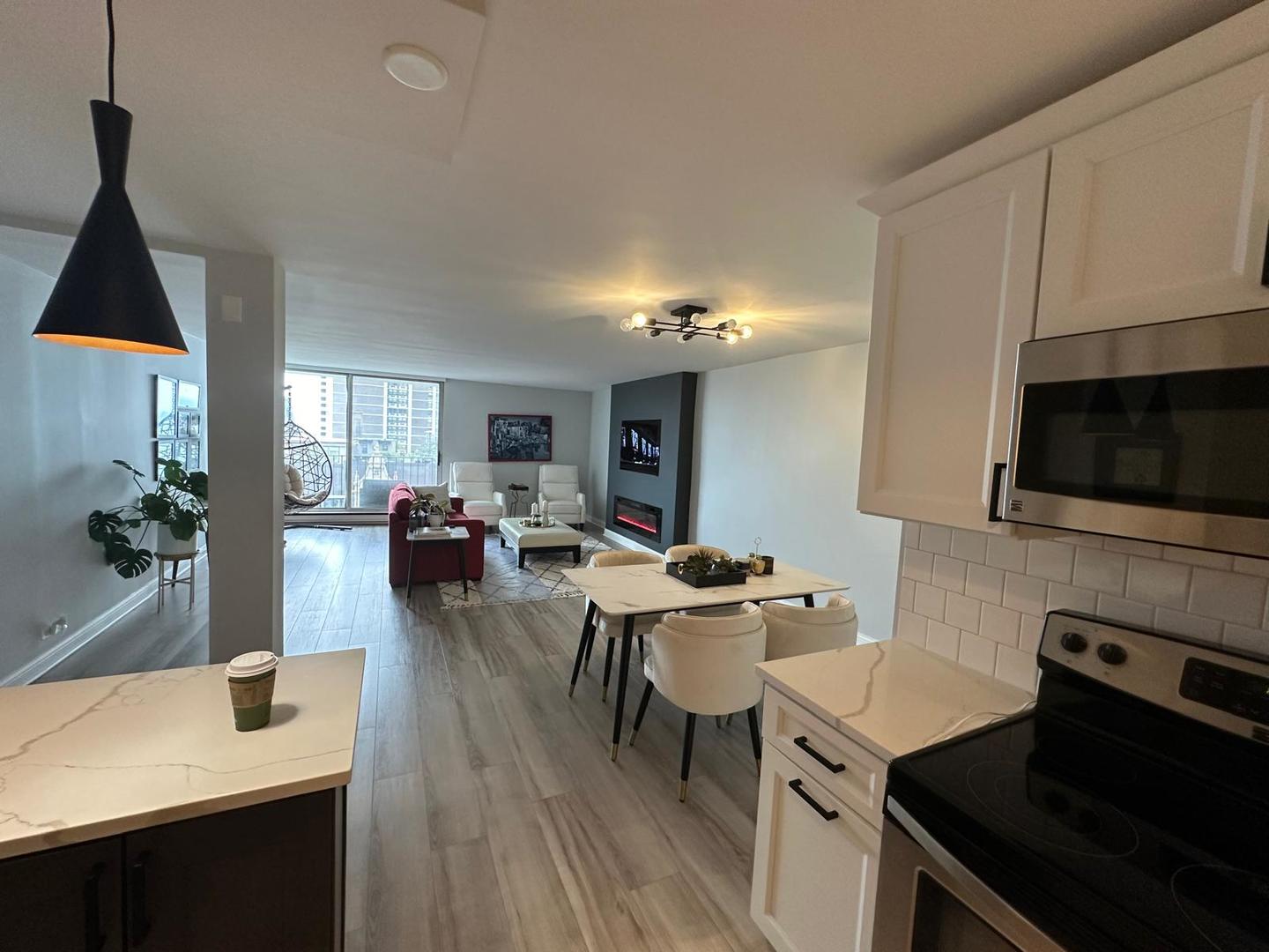 6033 N Sheridan Road #17H, Chicago, IL 60660