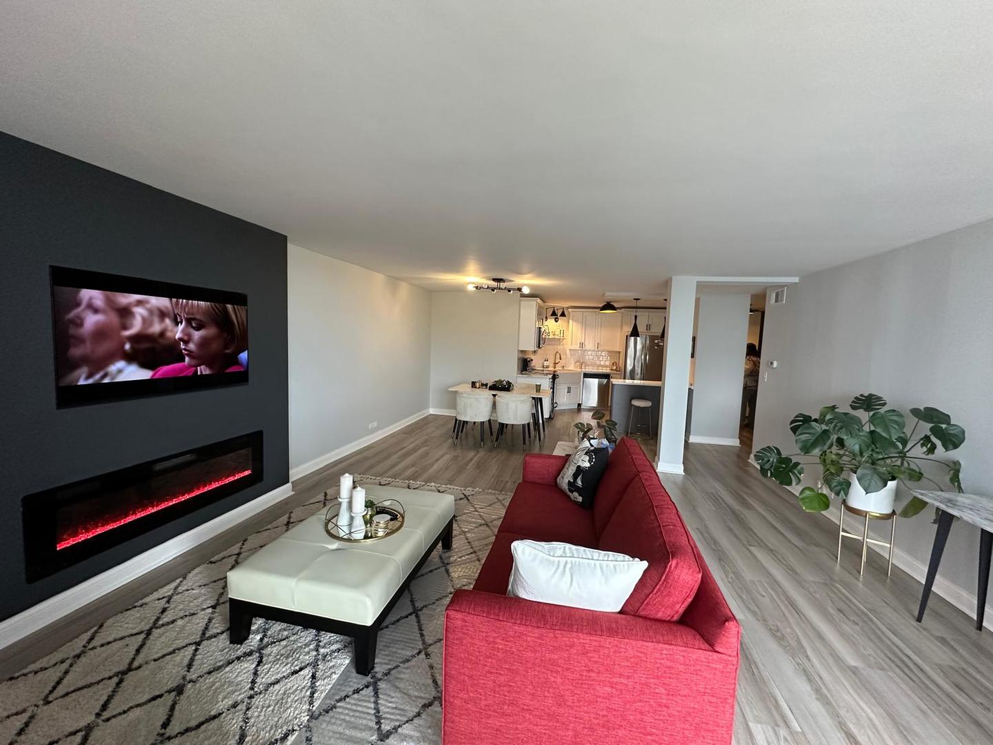 6033 N Sheridan Road #17H, Chicago, IL 60660