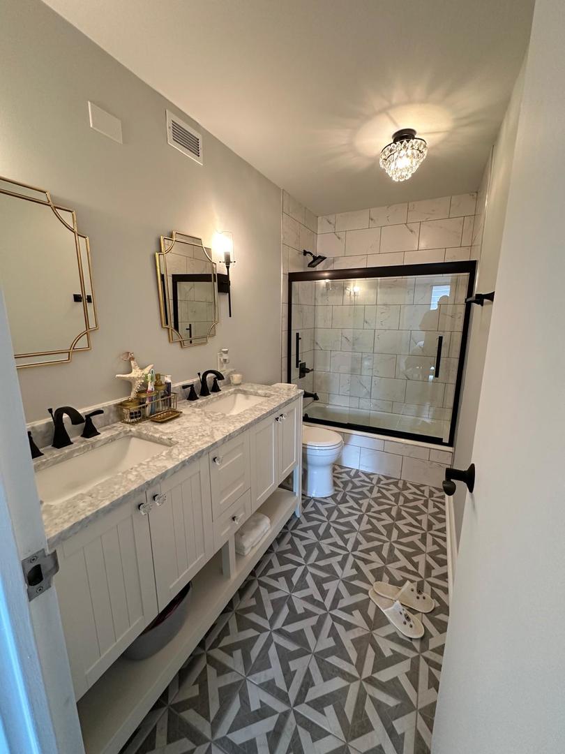 6033 N Sheridan Road #17H, Chicago, IL 60660