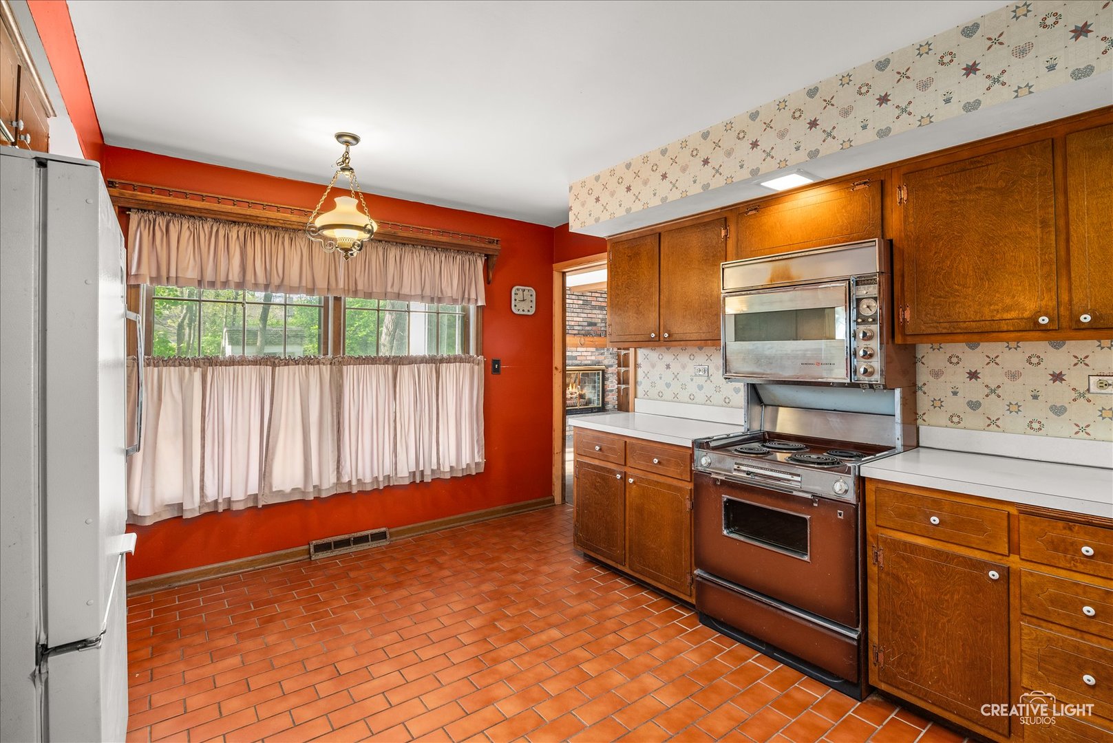29W007 Oak Lane, Warrenville, IL 60555