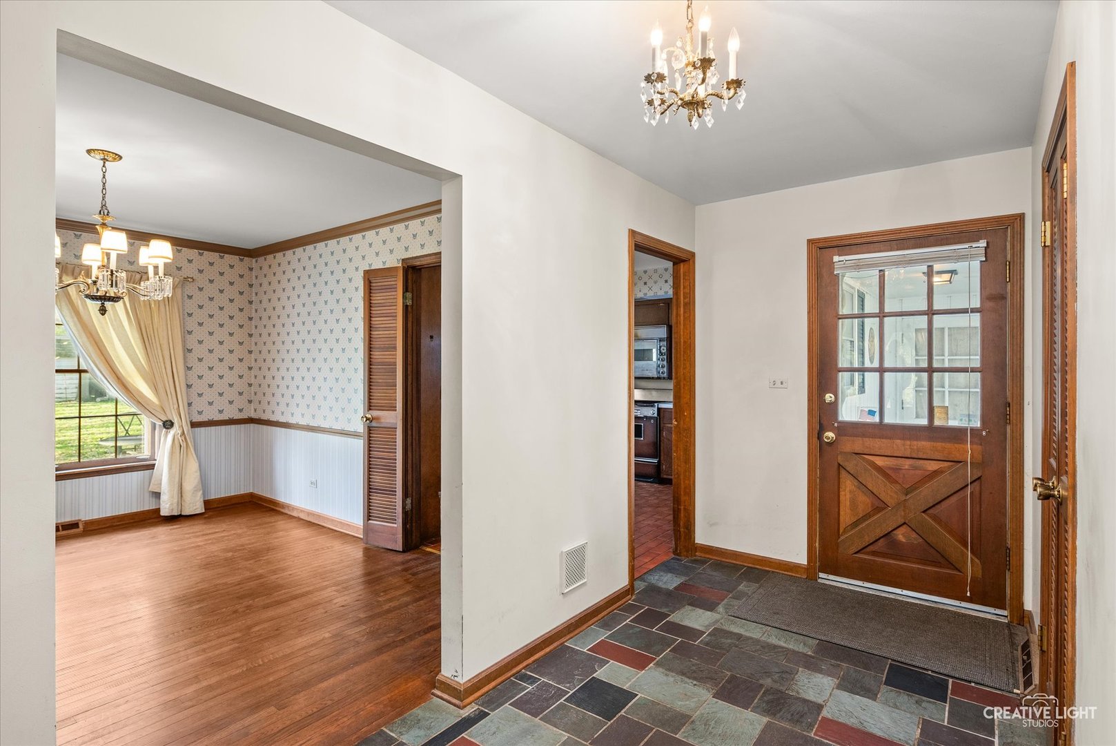 29W007 Oak Lane, Warrenville, IL 60555
