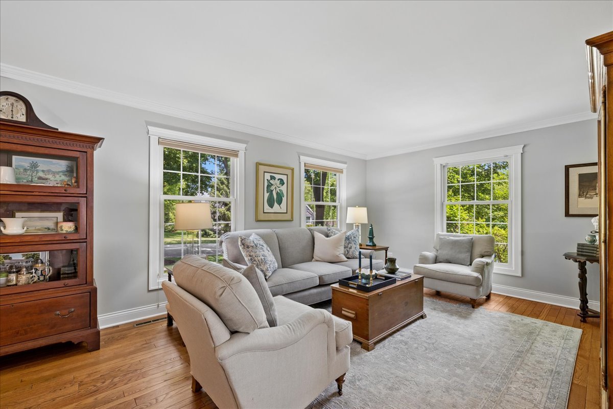 311 Hyatt Drive, Libertyville, IL 60048