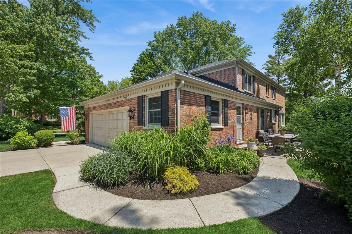 311 Hyatt Drive, Libertyville, IL 60048