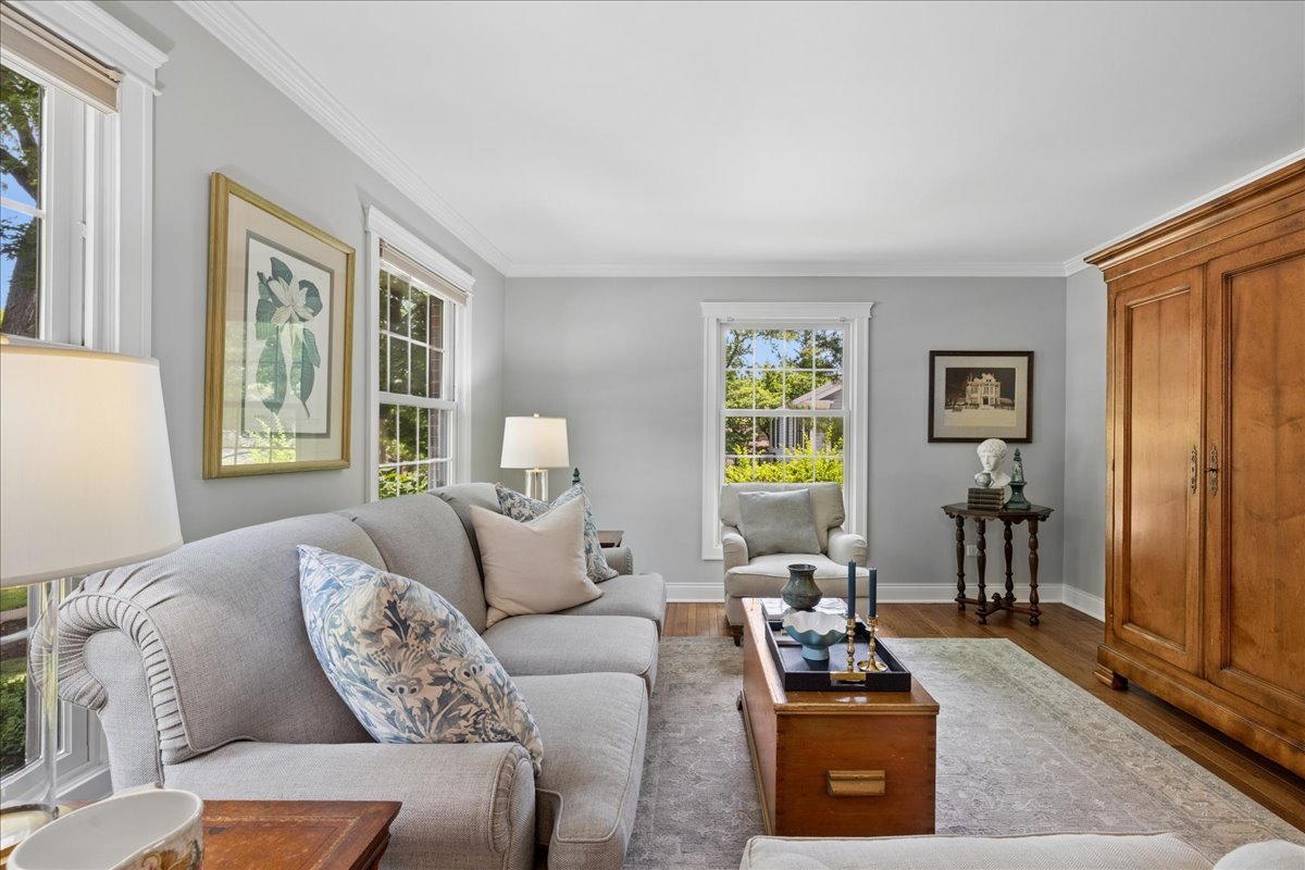 311 Hyatt Drive, Libertyville, IL 60048