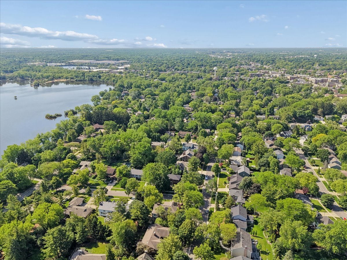 311 Hyatt Drive, Libertyville, IL 60048