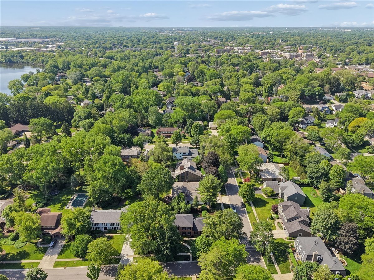 311 Hyatt Drive, Libertyville, IL 60048