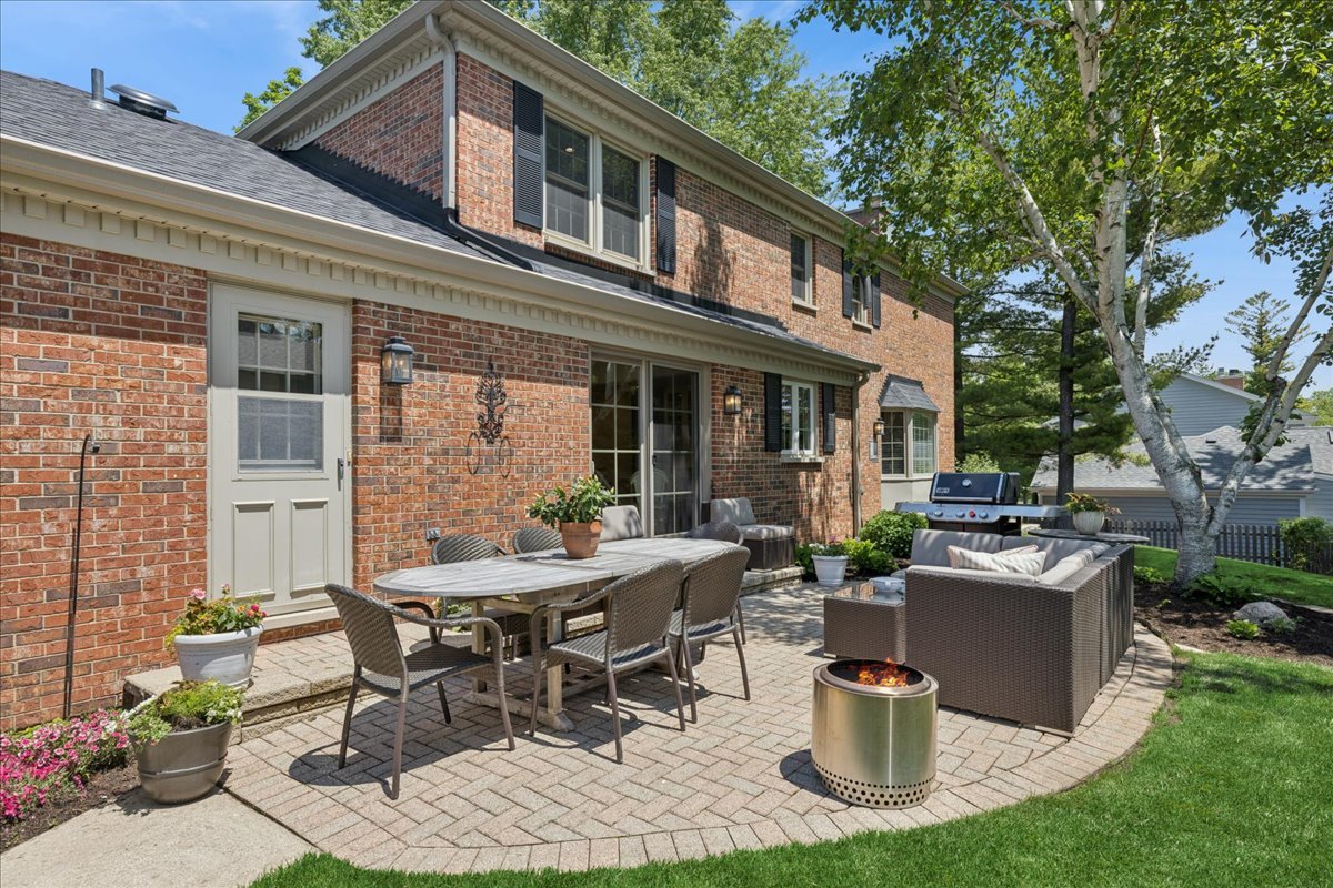 311 Hyatt Drive, Libertyville, IL 60048