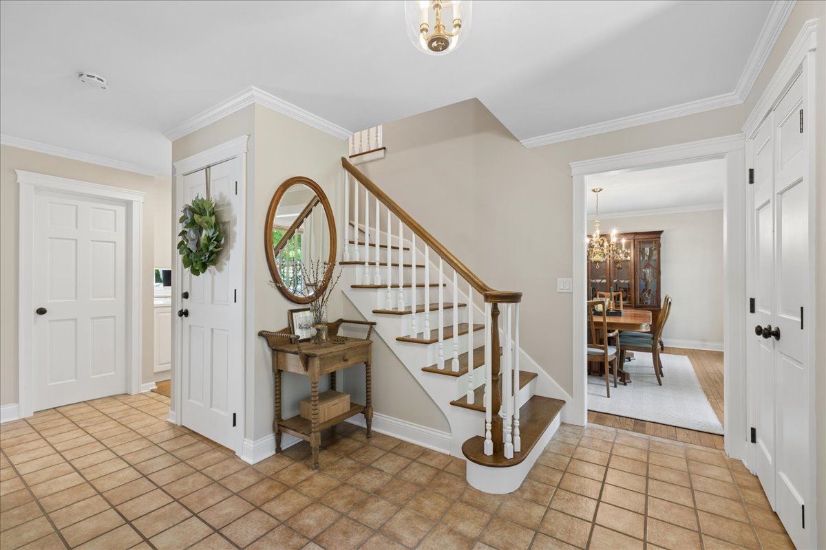 311 Hyatt Drive, Libertyville, IL 60048