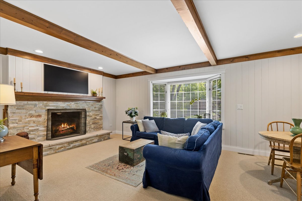 311 Hyatt Drive, Libertyville, IL 60048