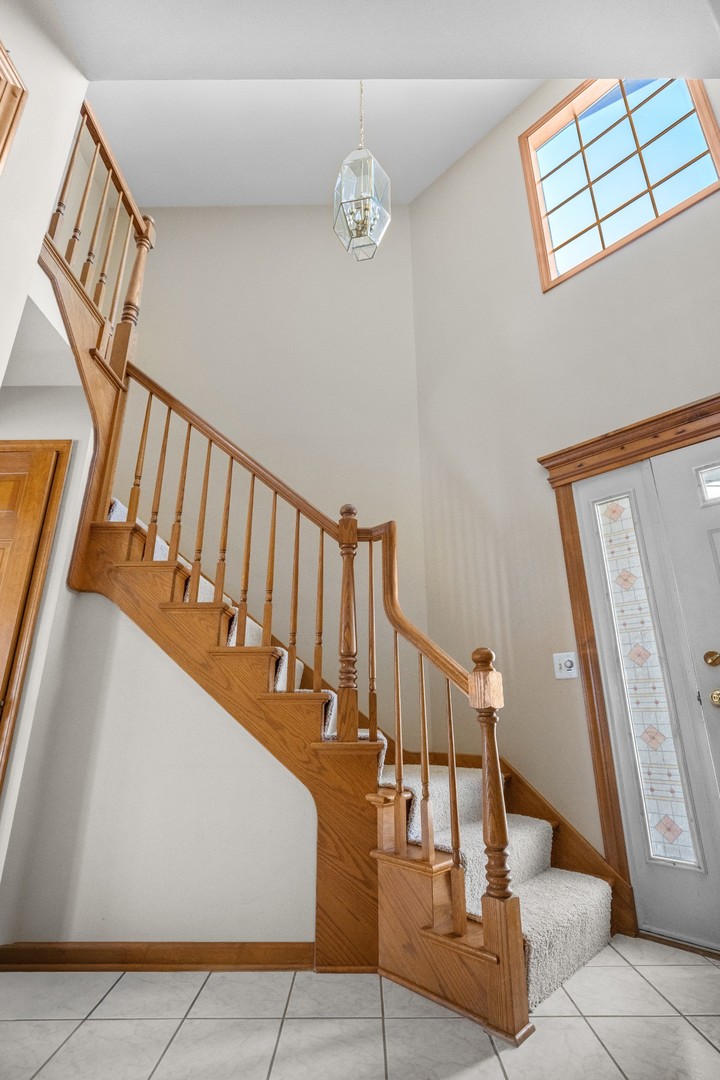 27W225 Ash Court, Winfield, IL 60190