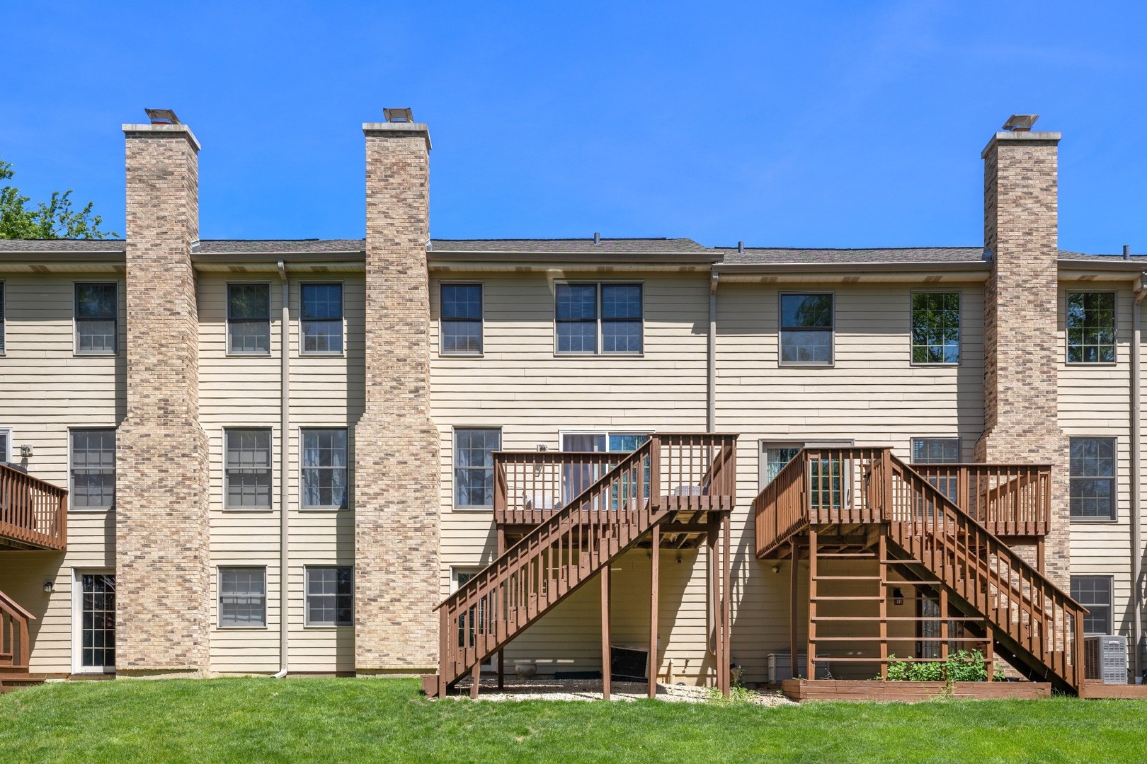 27W225 Ash Court, Winfield, IL 60190