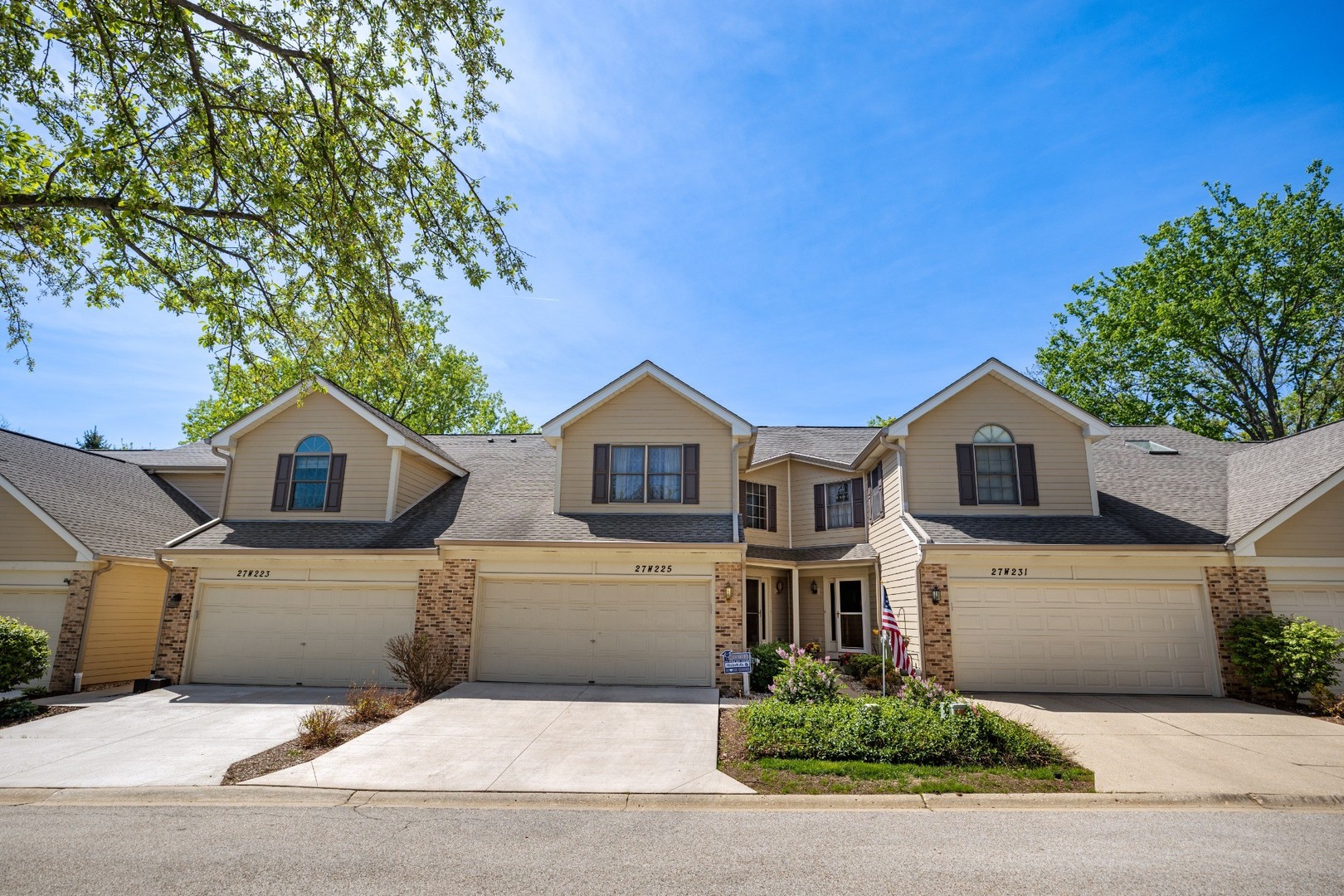 27W225 Ash Court, Winfield, IL 60190