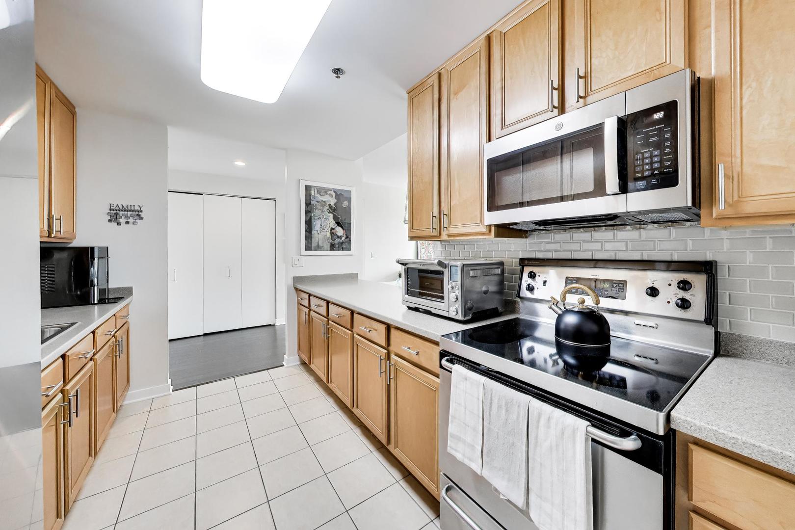 77 S Evergreen Avenue #806, Arlington Heights, IL 60005