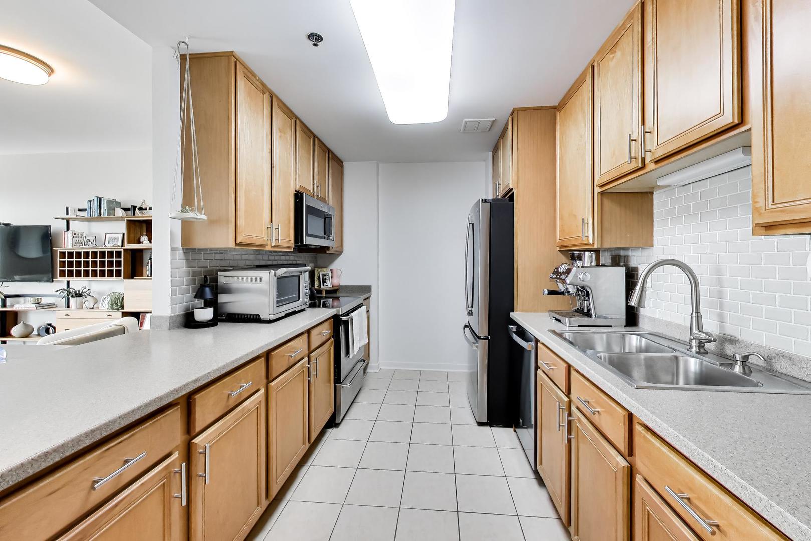 77 S Evergreen Avenue #806, Arlington Heights, IL 60005