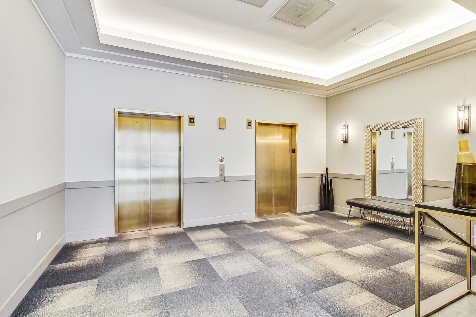 77 S Evergreen Avenue #806, Arlington Heights, IL 60005