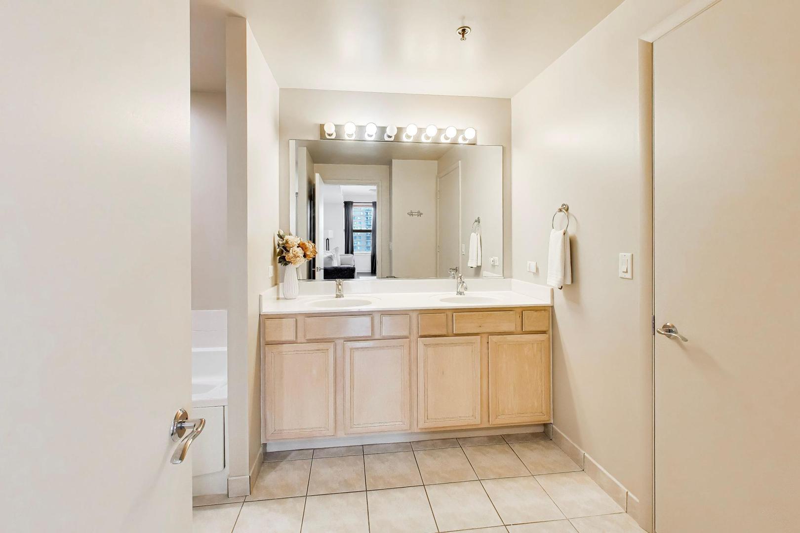 77 S Evergreen Avenue #806, Arlington Heights, IL 60005