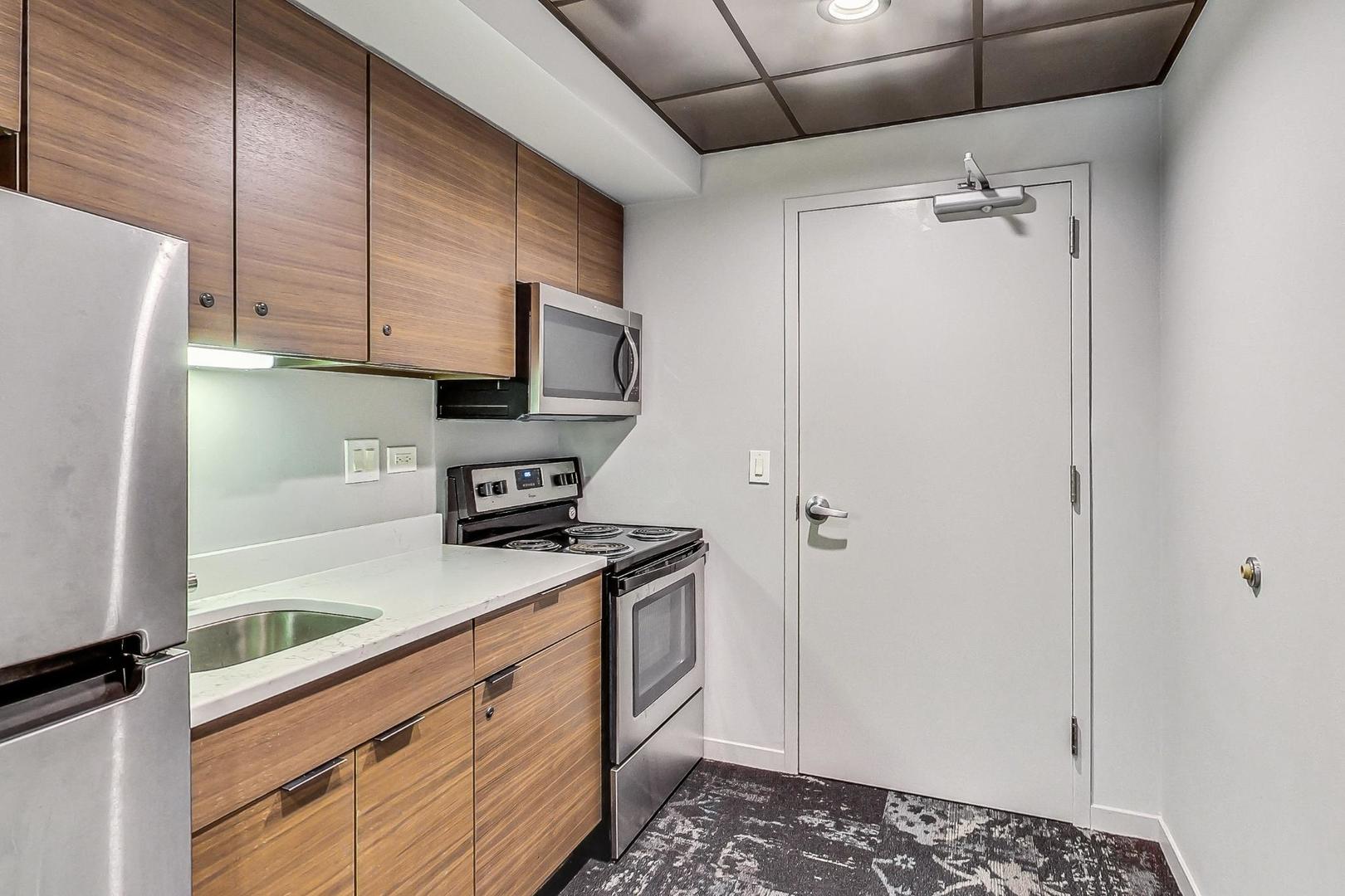 77 S Evergreen Avenue #806, Arlington Heights, IL 60005