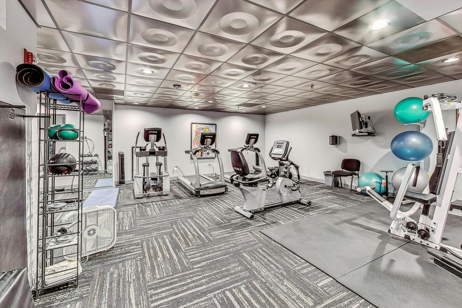 77 S Evergreen Avenue #806, Arlington Heights, IL 60005