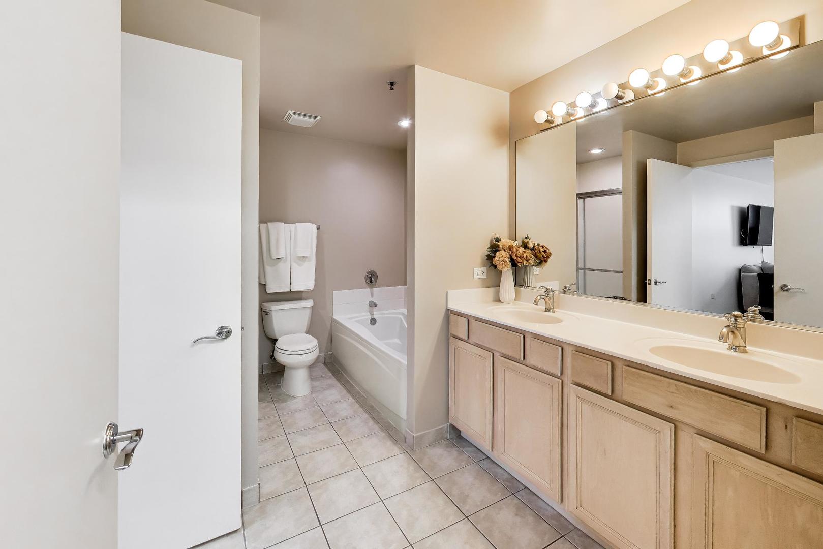 77 S Evergreen Avenue #806, Arlington Heights, IL 60005