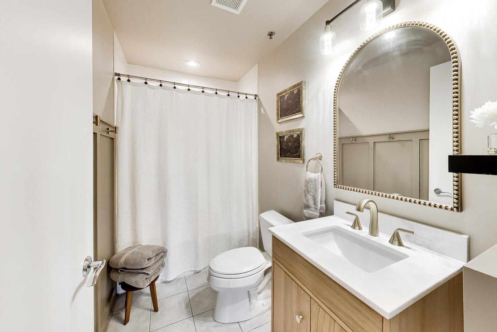 77 S Evergreen Avenue #806, Arlington Heights, IL 60005