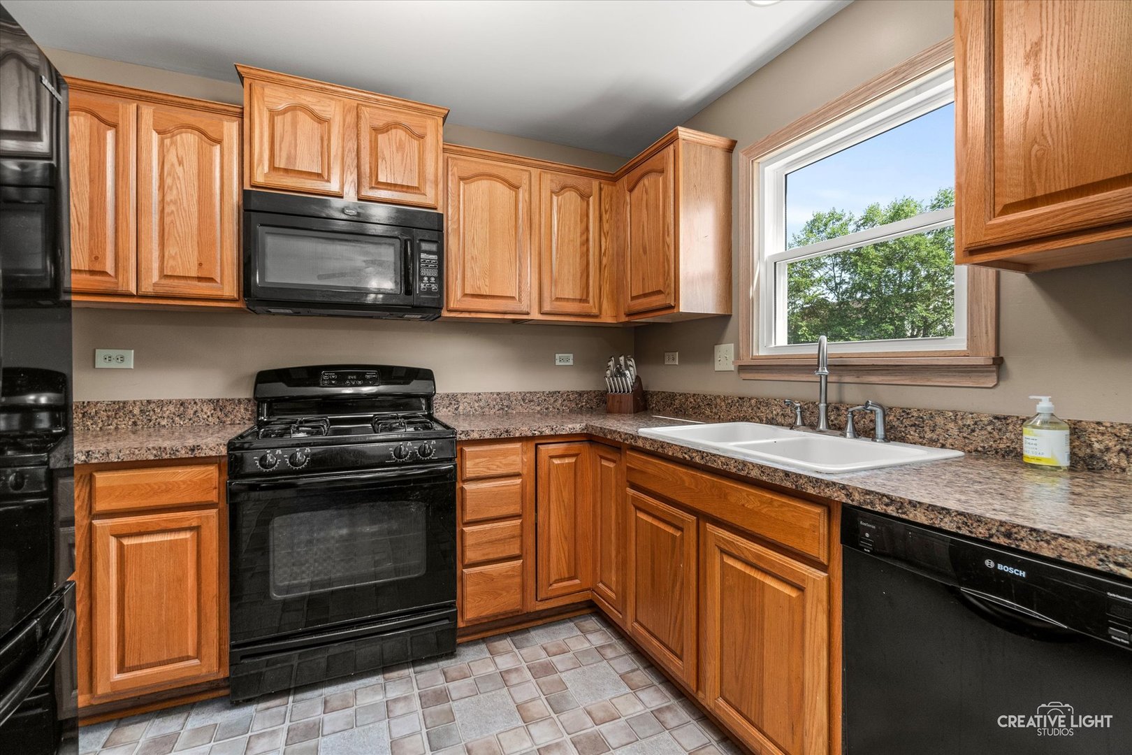 606 Otter Way, Oswego, IL 60543