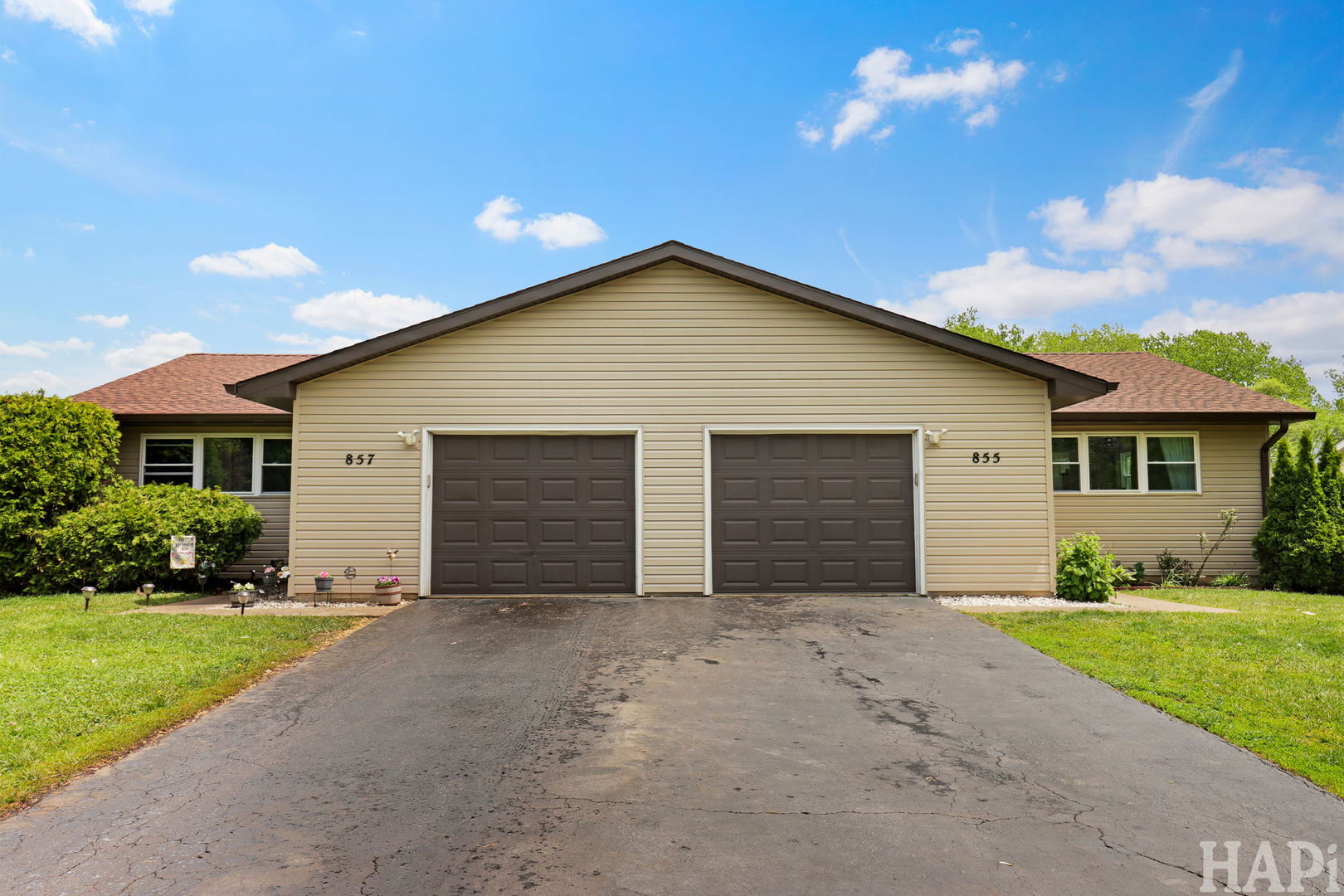 855 Belle Plaine Avenue, Gurnee, IL 60031