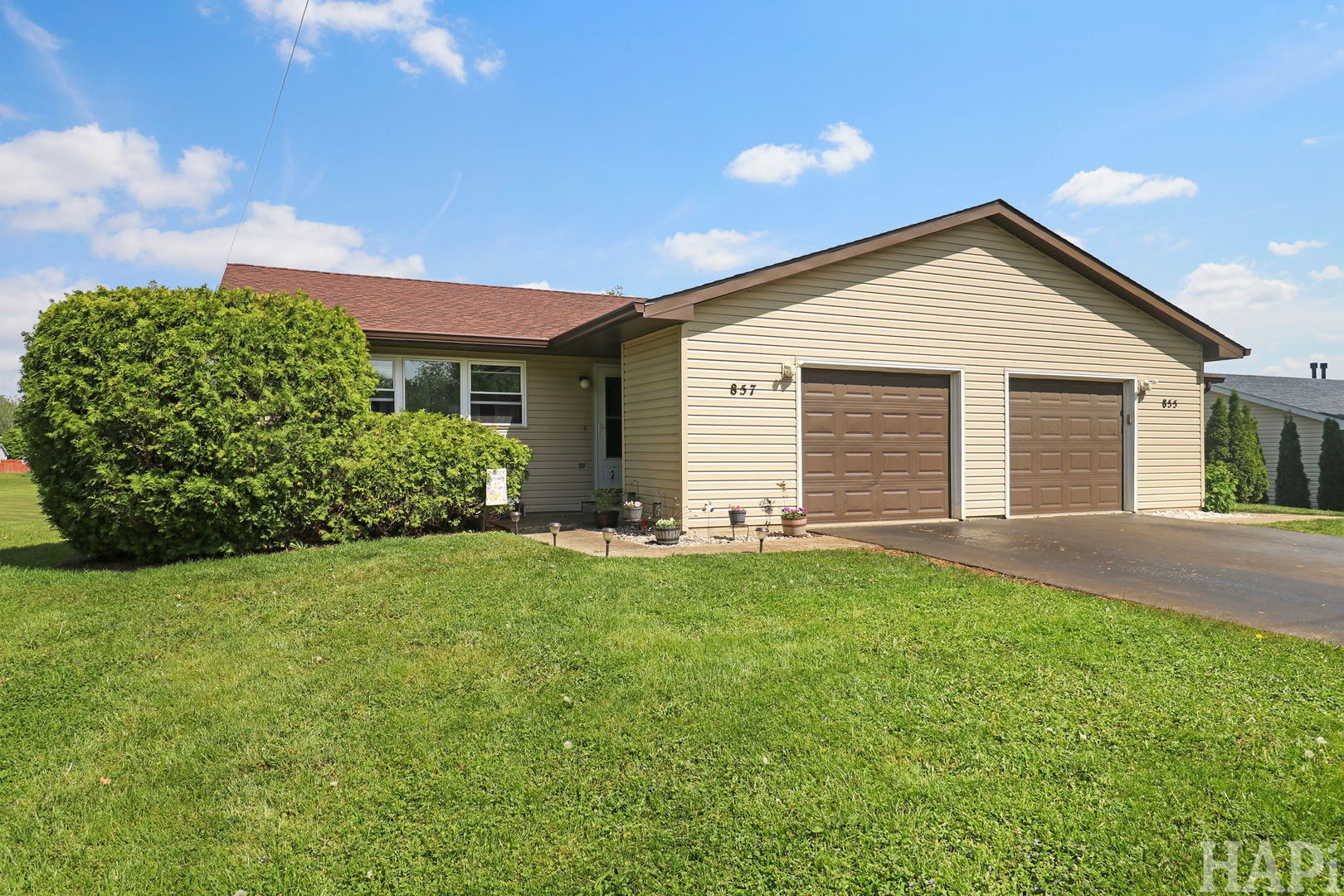 855 Belle Plaine Avenue, Gurnee, IL 60031