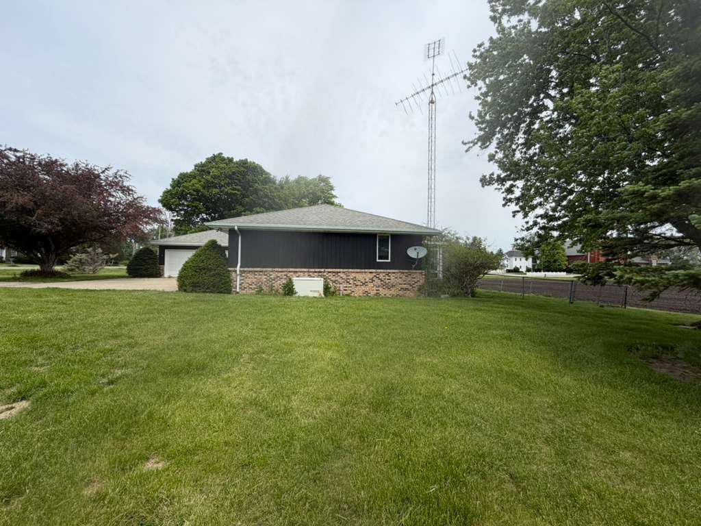 1698 E 950th Road, Tonica, IL 61370