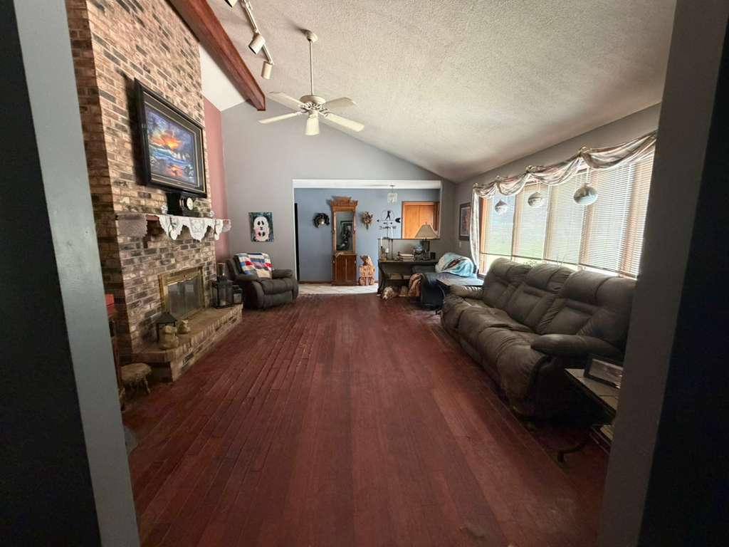 1698 E 950th Road, Tonica, IL 61370