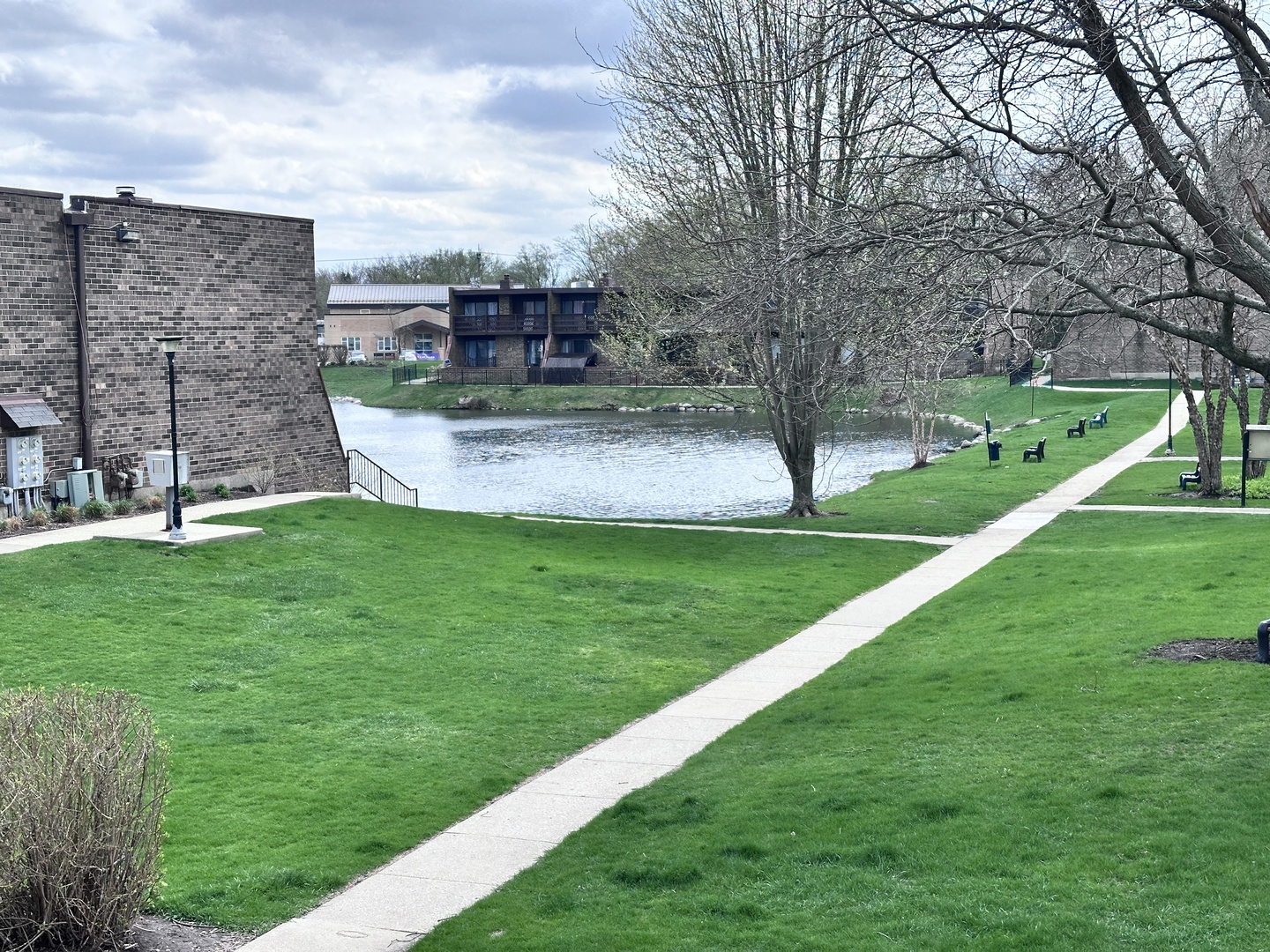 804 Kenneth Circle #804, Elgin, IL 60120