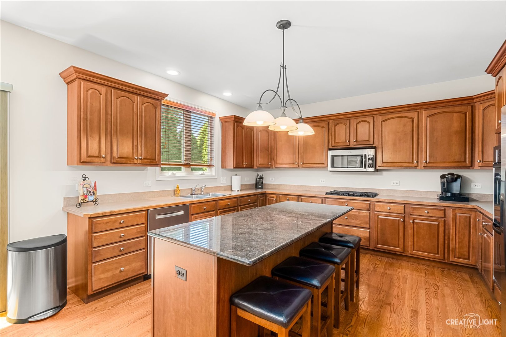 390 Bloomfield Circle, Oswego, IL 60543