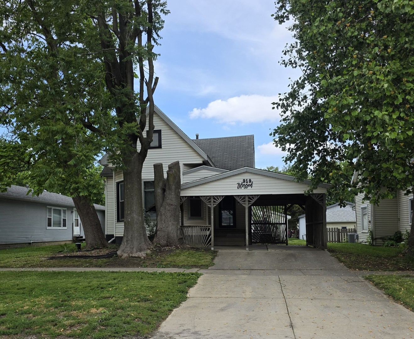 919 E Johnson Street, Clinton, IL 61727