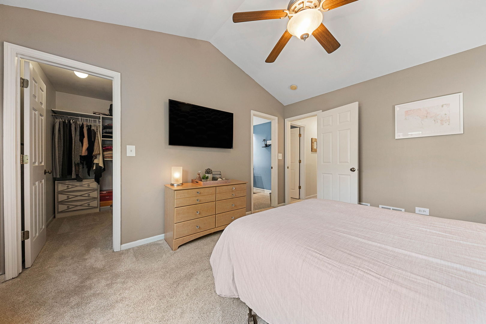 2950 Rutland Circle #0, Naperville, IL 60564